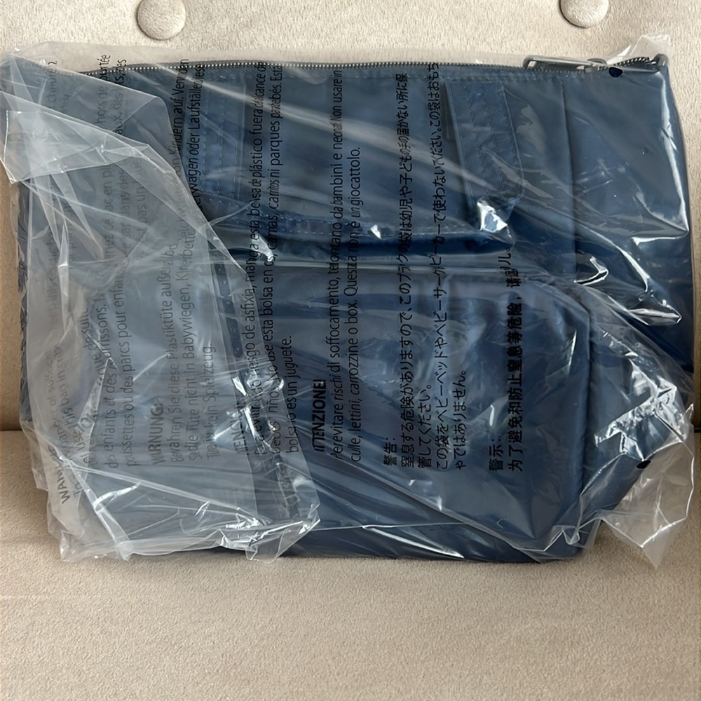 NWT Lug Gobble Insulated Lunch Tote in Navy - Picture 3 of 8
